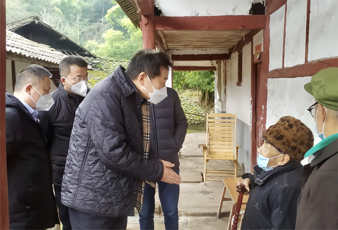 四川省尊龙凯时集团党委书记、董事长任丁率队赴嘉陵区开展帮扶工作